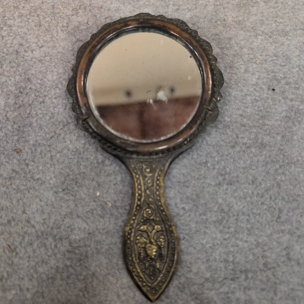 Antique‎ Ornate Brass Hand Mirror Scalloped Shell Victorian Style Vanity Decor
